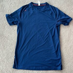 Rhone short sleeve VNeck Tshirt size M